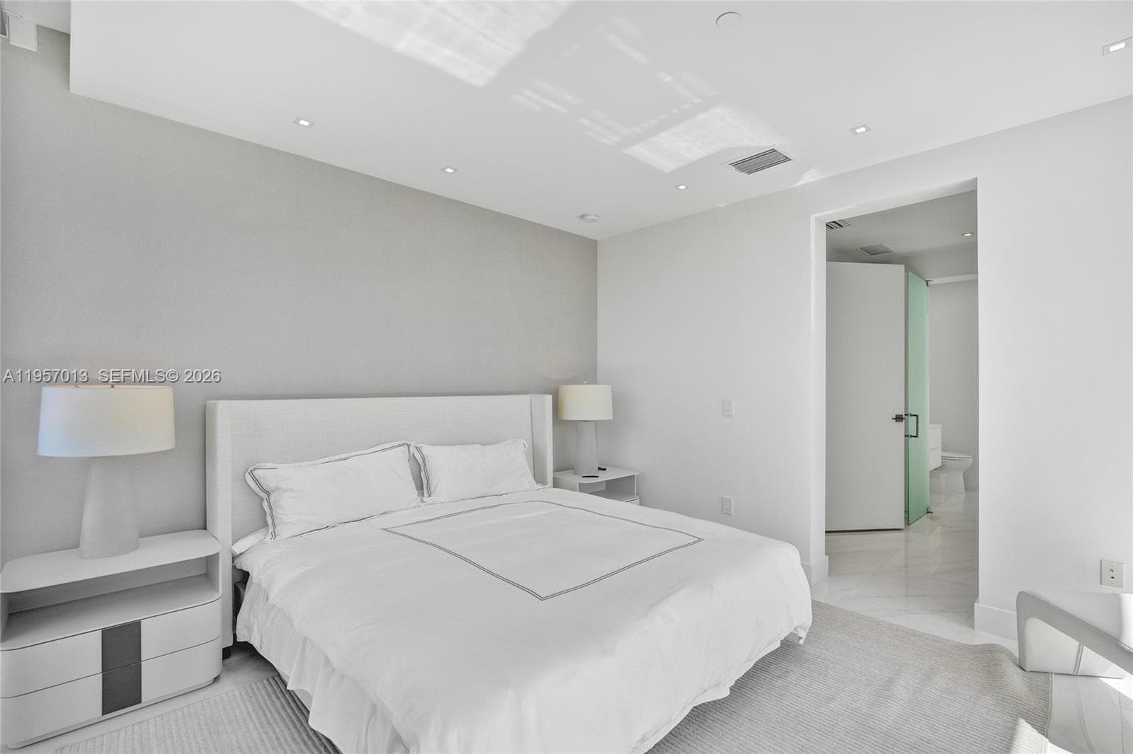 3750 Yacht Club Dr, Aventura FL 33180 — 44
