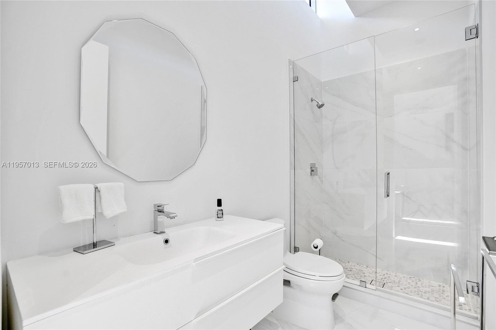 3750 Yacht Club Dr, Aventura FL 33180 — 25
