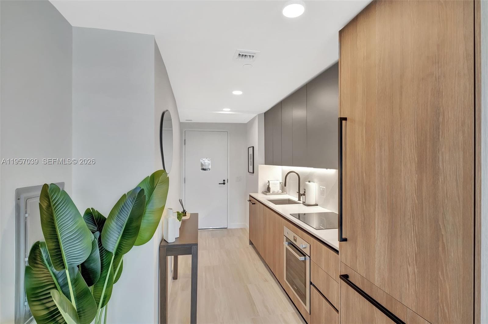 580 72nd street # 808, Miami Beach FL 33141 — 8