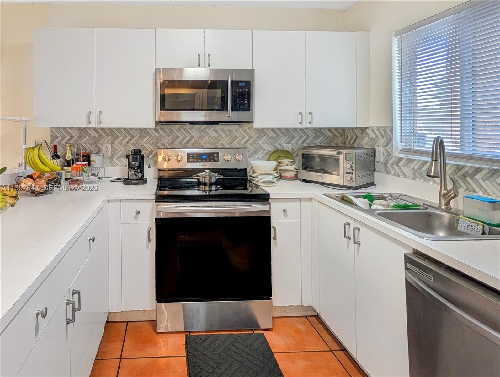 6205 Kendale Lakes Cir # 289, Miami FL 33183 — 2