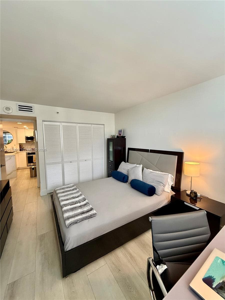 770 Claughton Island Dr # 1503, Miami FL 33131 — 23
