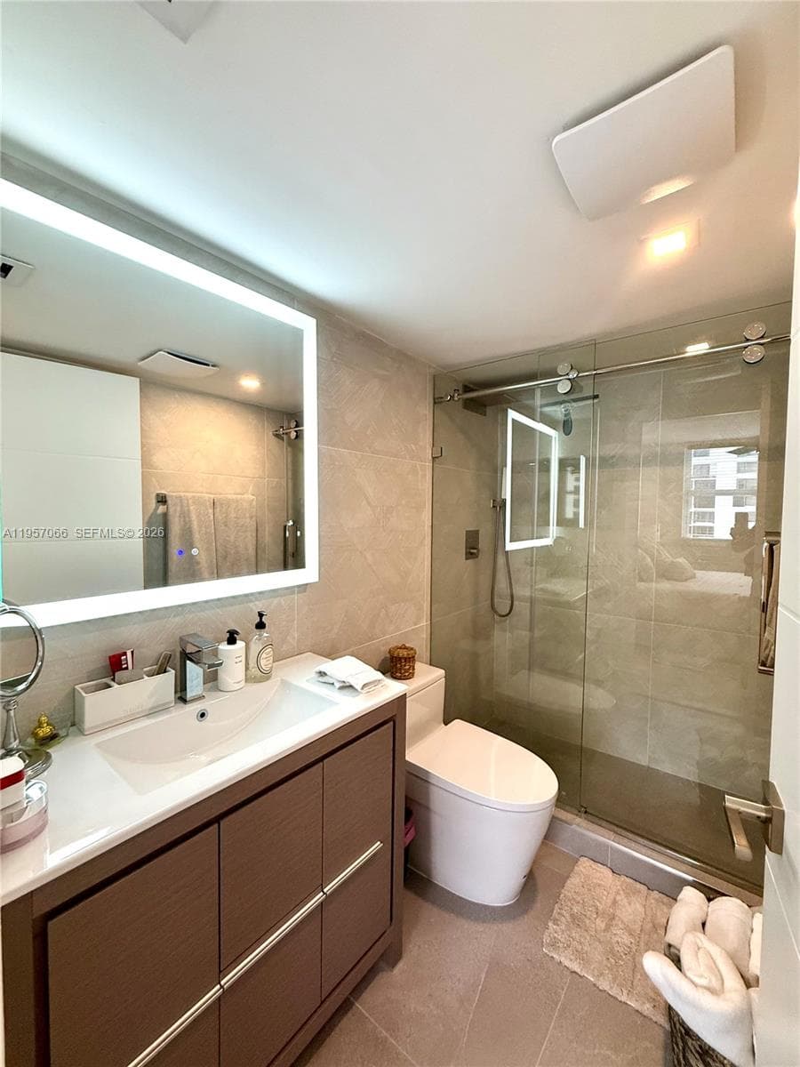 770 Claughton Island Dr # 1503, Miami FL 33131 — 30