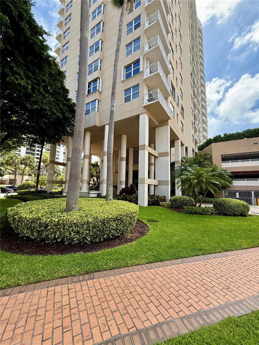 770 Claughton Island Dr # 1503, Miami FL 33131 — 4
