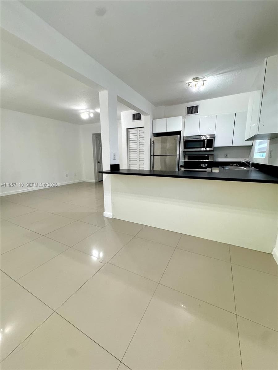 8035 Crespi Blvd # 1, Miami Beach FL 33141 — 6