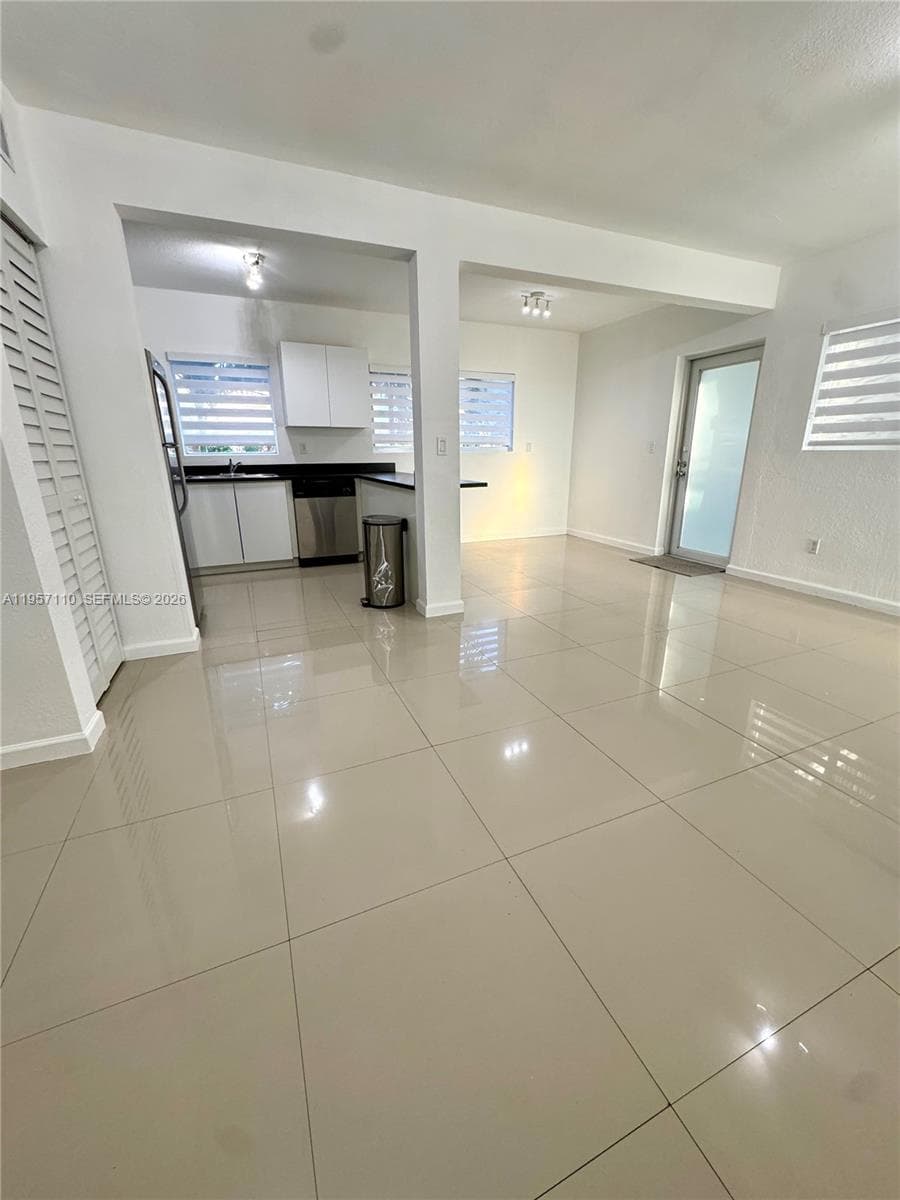 8035 Crespi Blvd # 1, Miami Beach FL 33141 — 9