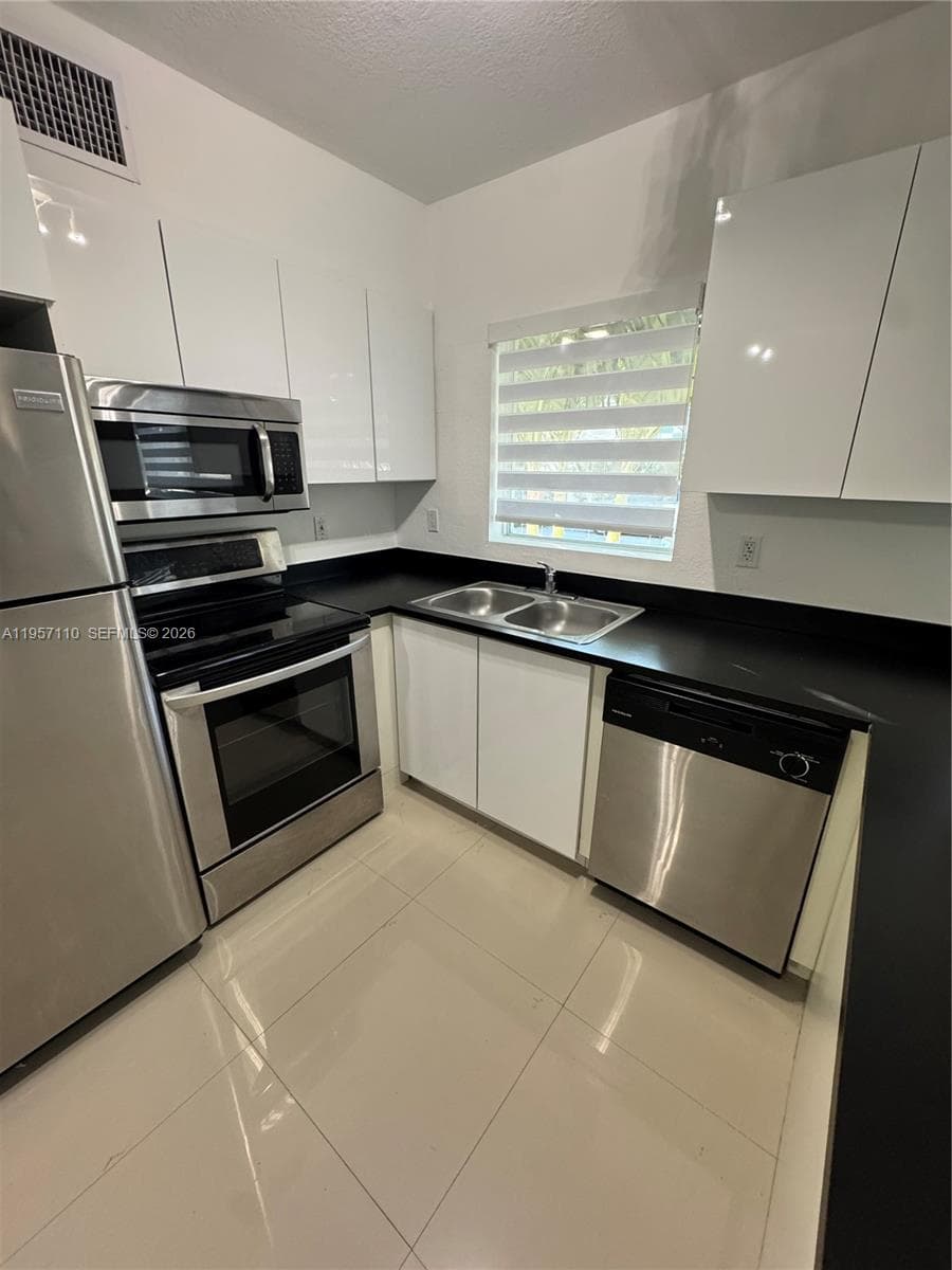 8035 Crespi Blvd # 1, Miami Beach FL 33141 — 4