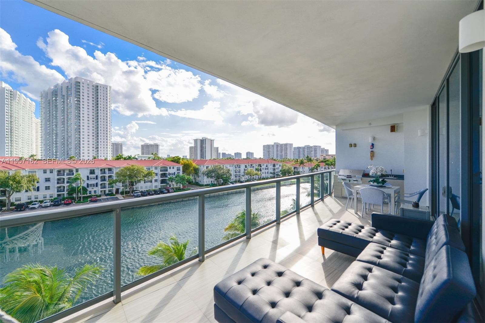 3250 NE 188th St # 404, Aventura FL 33180 — 2