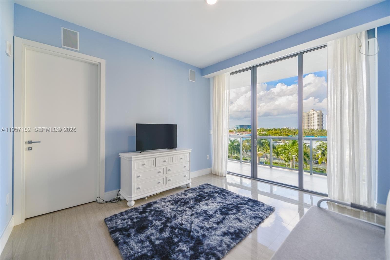 3250 NE 188th St # 404, Aventura FL 33180 — 18