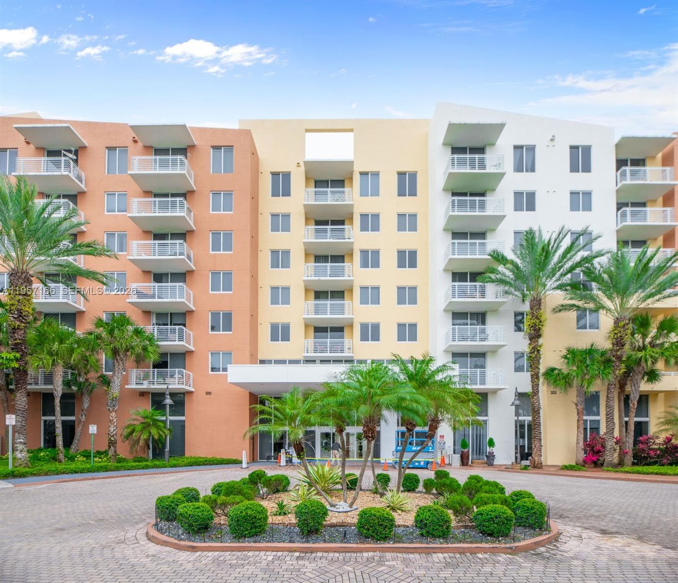 2775 NE 187th St # 215, Aventura FL 33180 — 1
