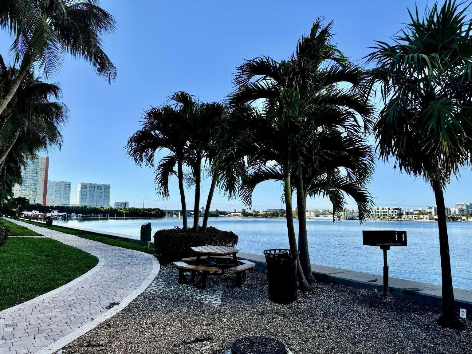 17125 N Bay Road # 3102, Sunny Isles Beach FL 33160 — 17