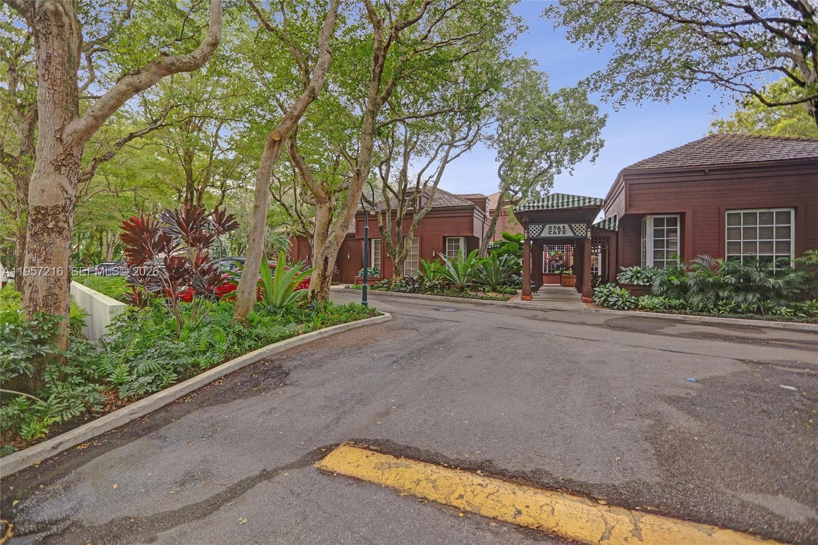 1000 Quayside Ter # 1402, Miami FL 33138 — 75