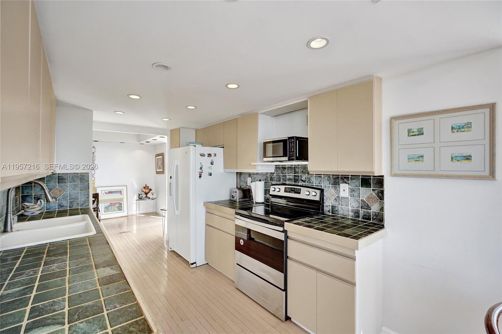 1000 Quayside Ter # 1402, Miami FL 33138 — 20