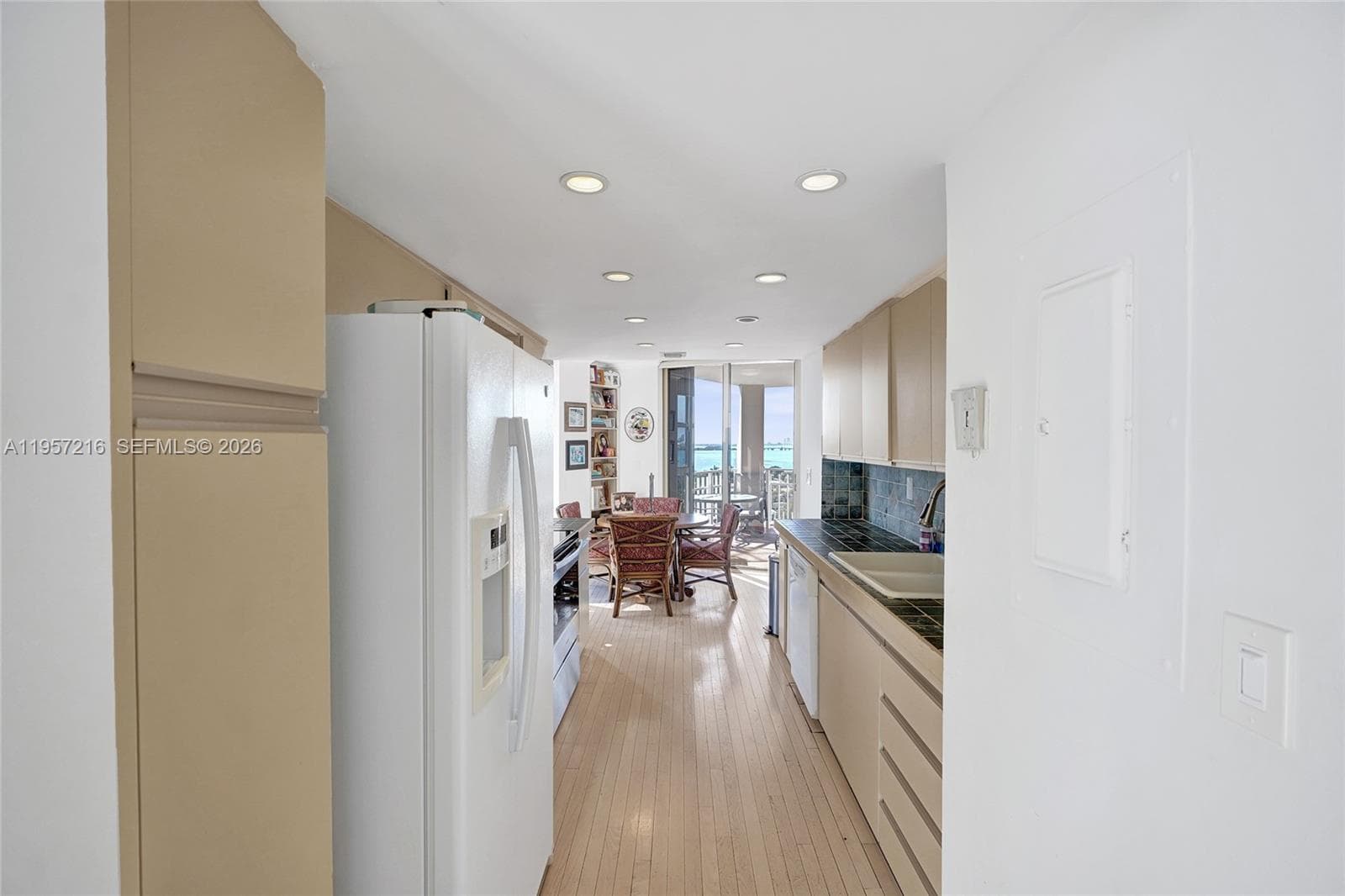 1000 Quayside Ter # 1402, Miami FL 33138 — 14