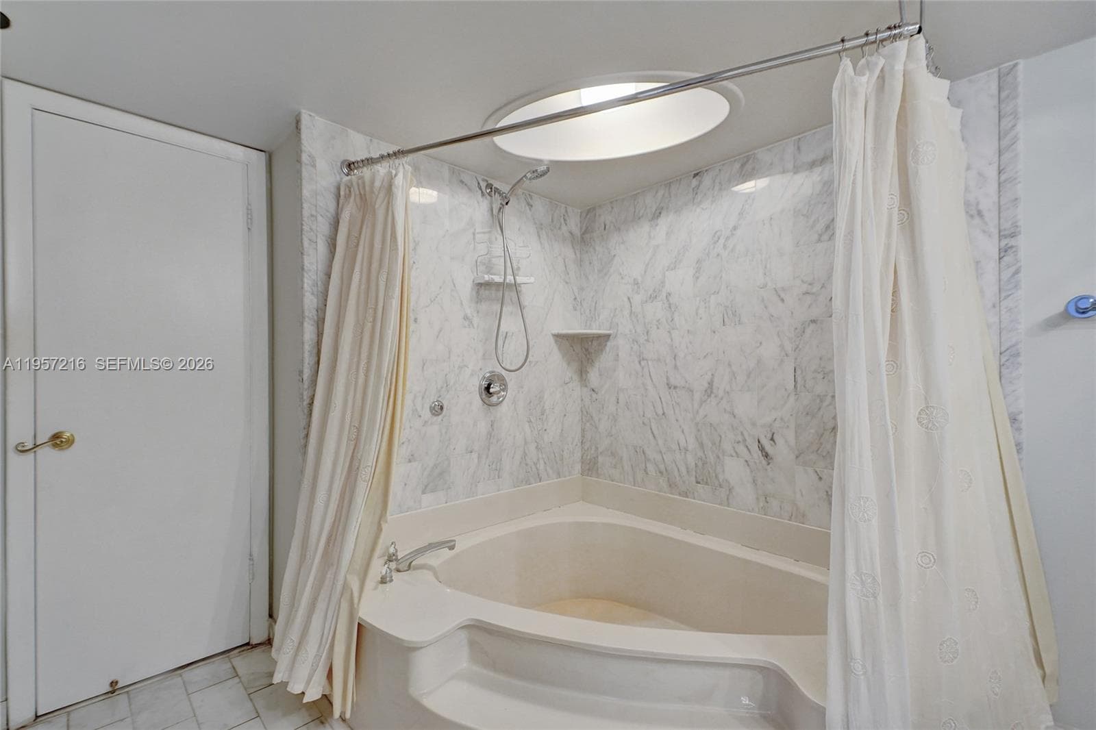1000 Quayside Ter # 1402, Miami FL 33138 — 35