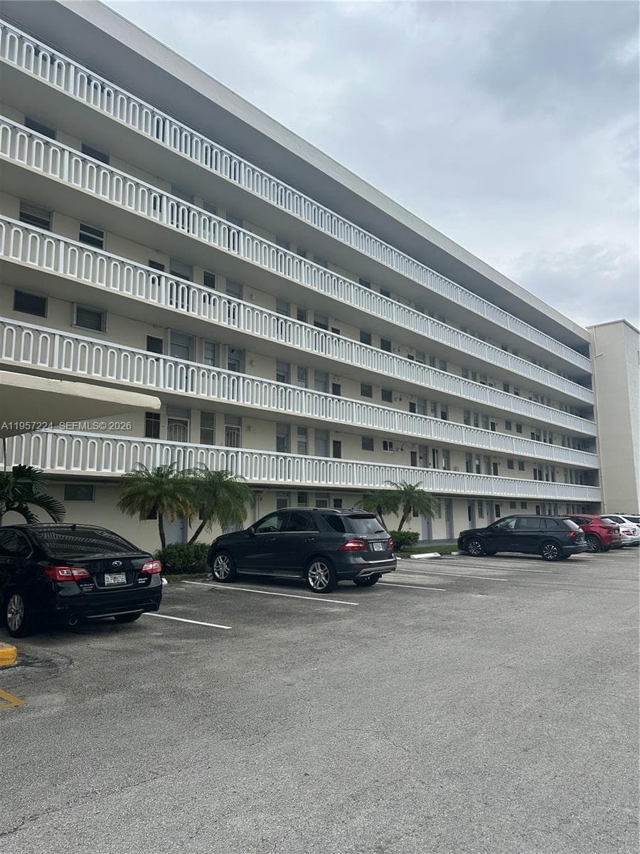 2855 Leonard Dr # H411, Aventura FL 33160 — 2
