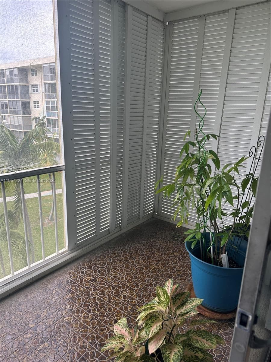 2855 Leonard Dr # H411, Aventura FL 33160 — 10
