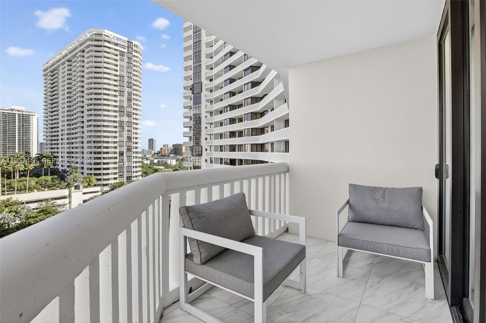 1000 W Island Blvd # 1009, Aventura FL 33160 — 27