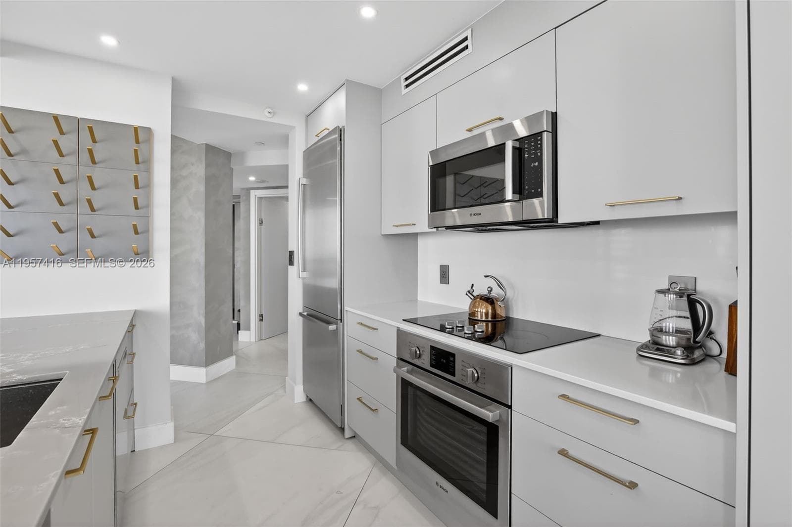 1000 W Island Blvd # 1009, Aventura FL 33160 — 13