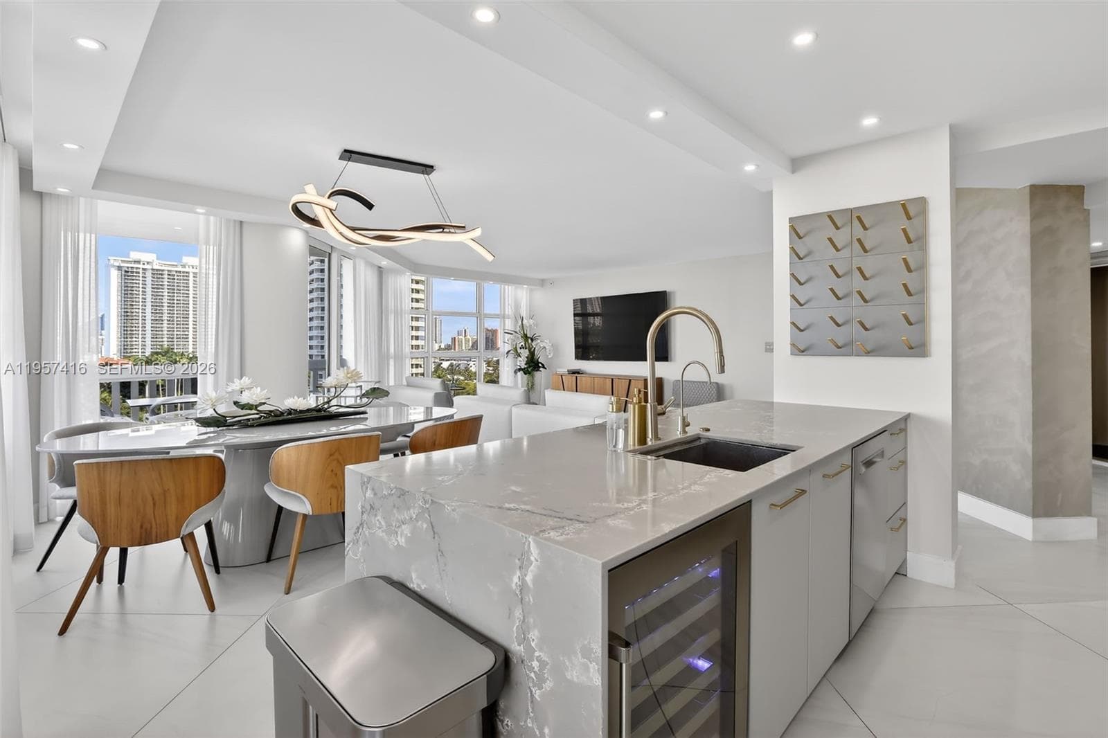 1000 W Island Blvd # 1009, Aventura FL 33160 — 12