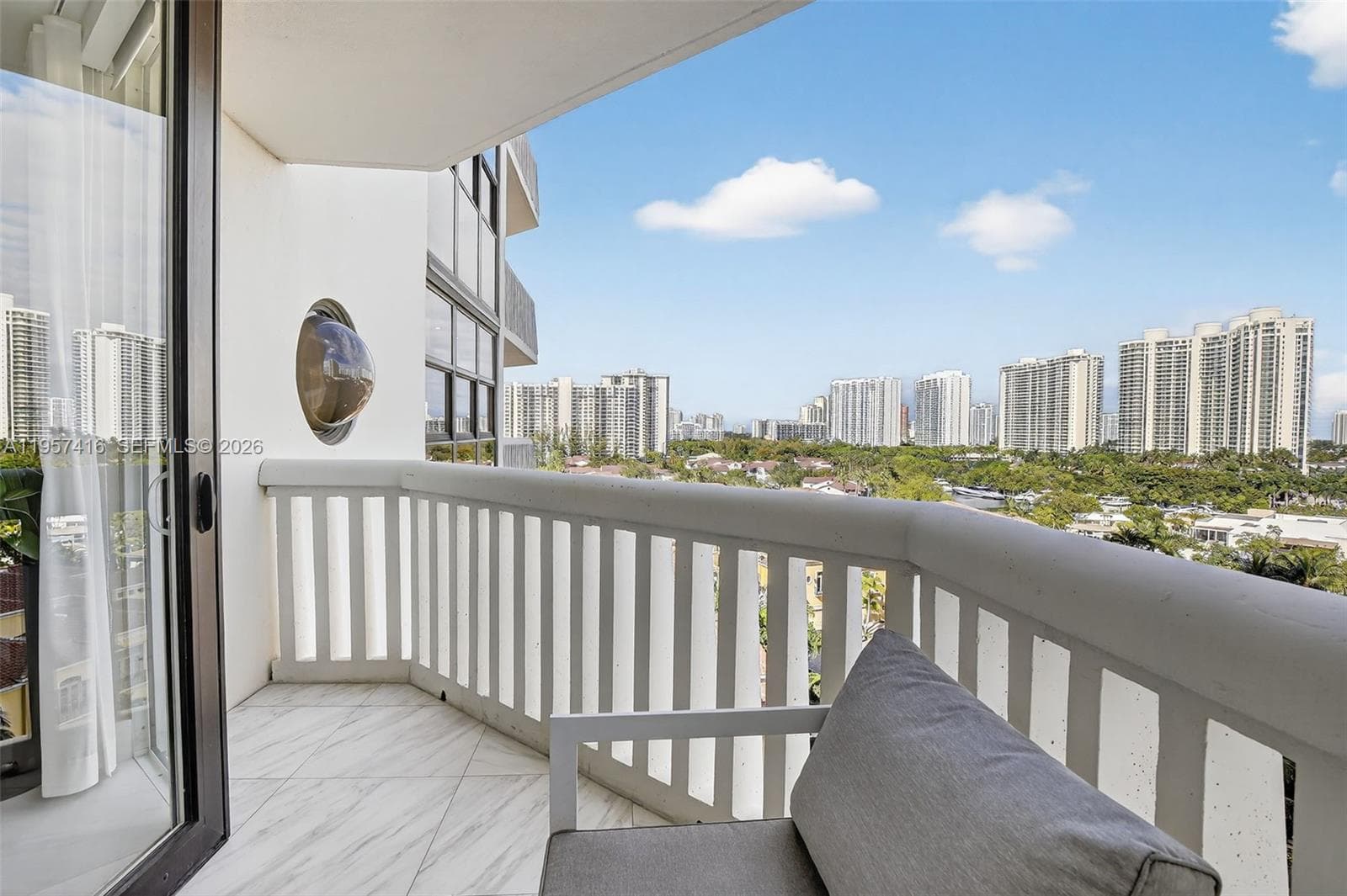1000 W Island Blvd # 1009, Aventura FL 33160 — 26