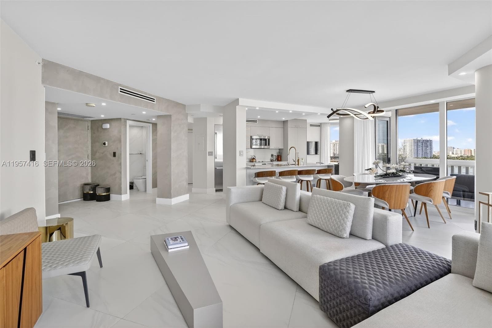1000 W Island Blvd # 1009, Aventura FL 33160 — 3
