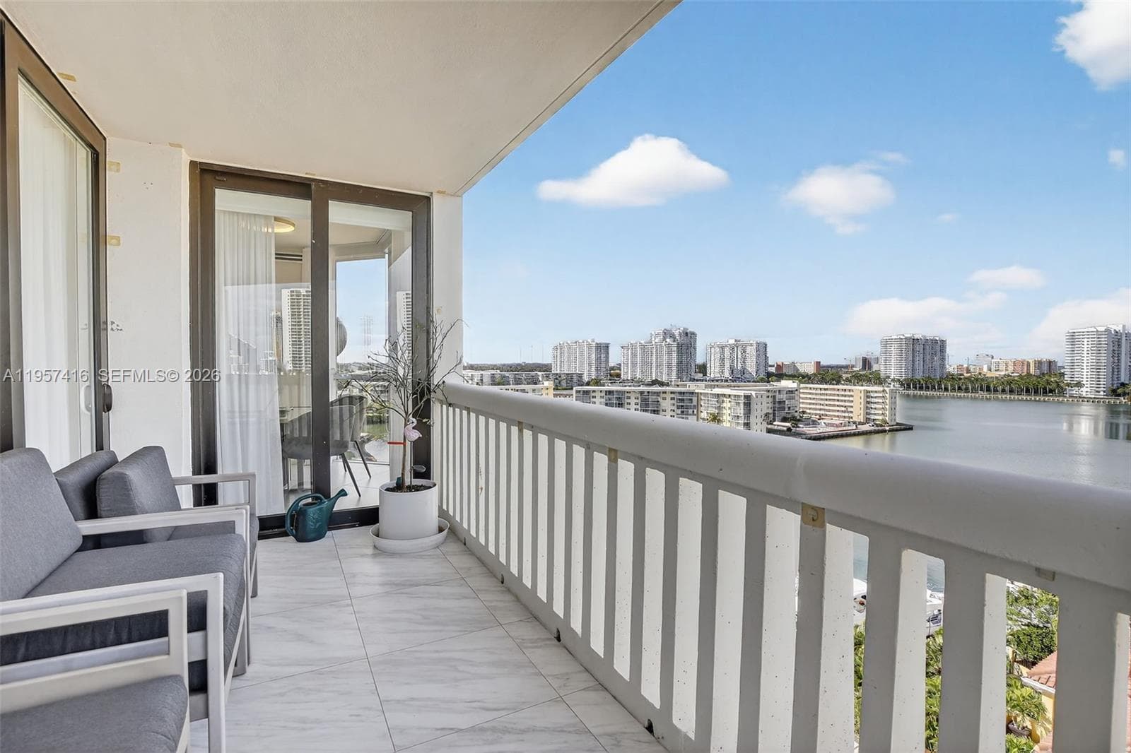 1000 W Island Blvd # 1009, Aventura FL 33160 — 36
