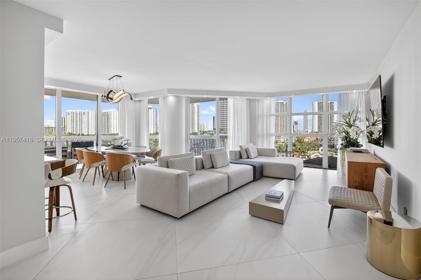 1000 W Island Blvd # 1009, Aventura FL 33160 — 1
