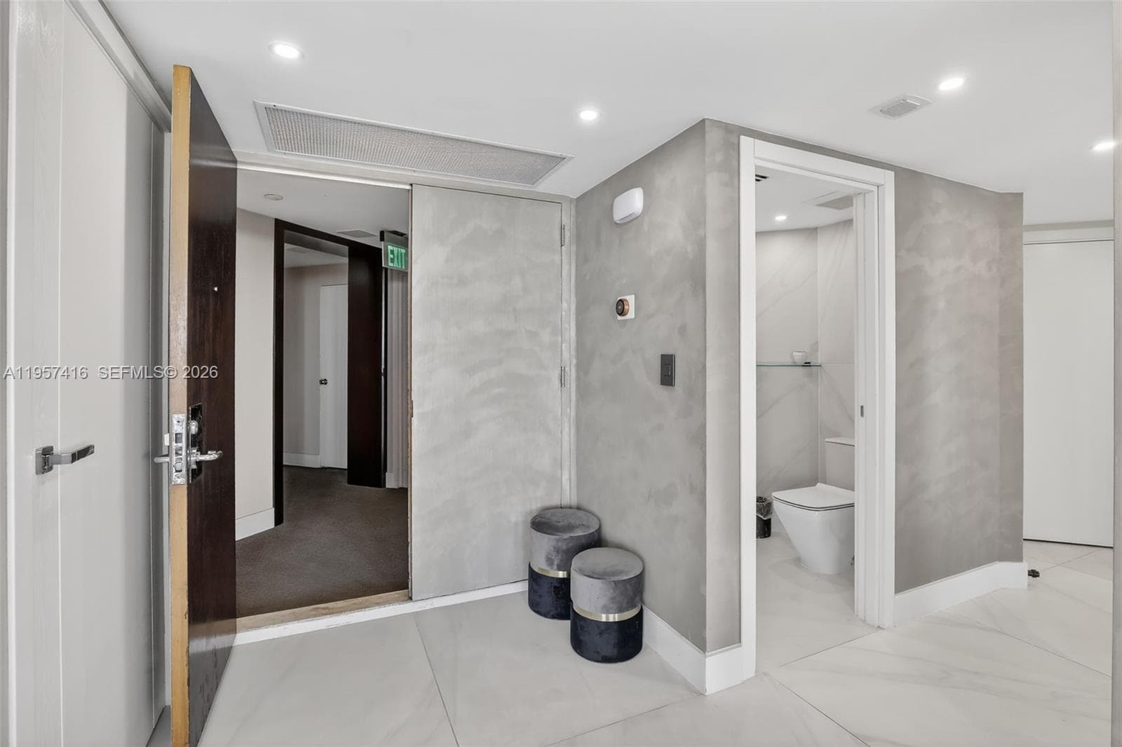 1000 W Island Blvd # 1009, Aventura FL 33160 — 5