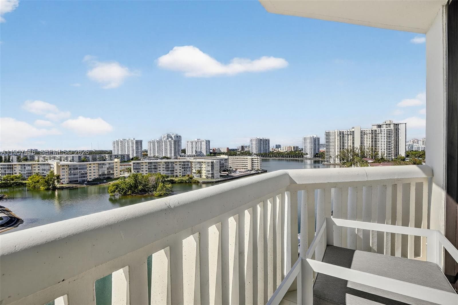 1000 W Island Blvd # 1009, Aventura FL 33160 — 30