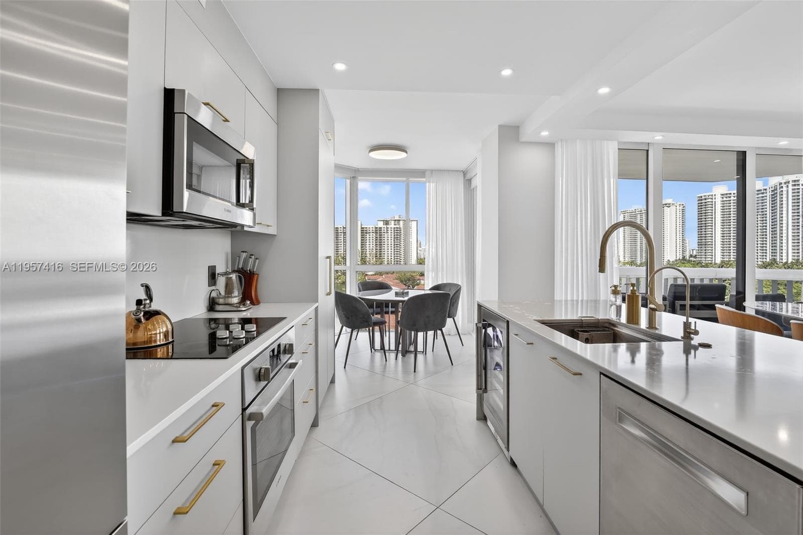 1000 W Island Blvd # 1009, Aventura FL 33160 — 10