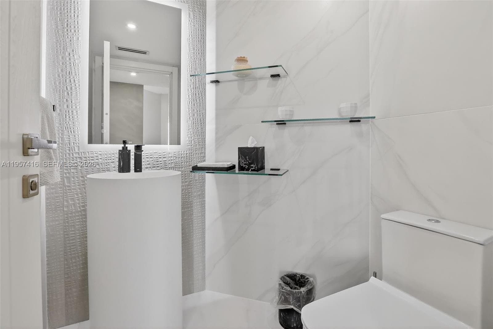 1000 W Island Blvd # 1009, Aventura FL 33160 — 35