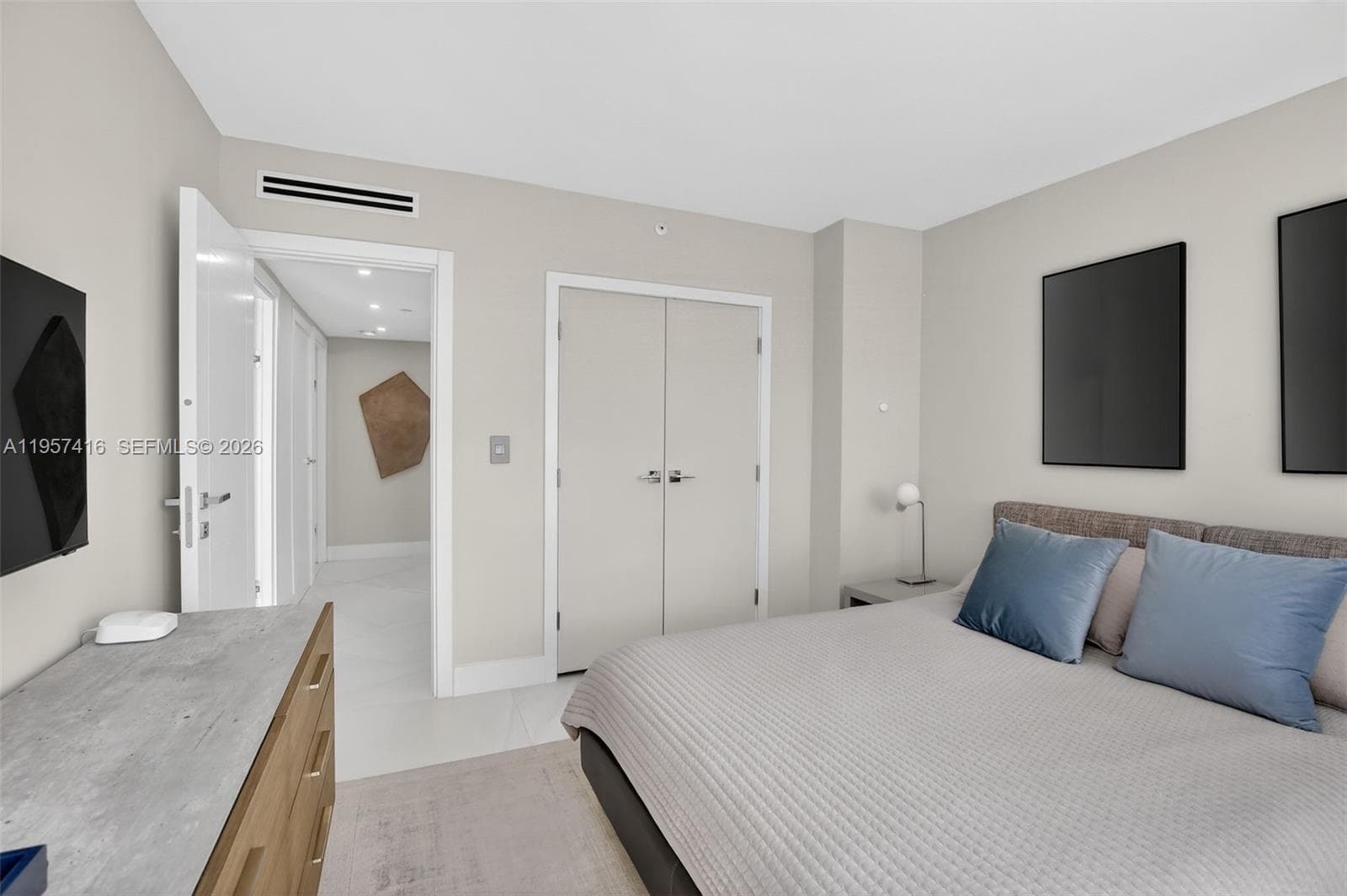 1000 W Island Blvd # 1009, Aventura FL 33160 — 29