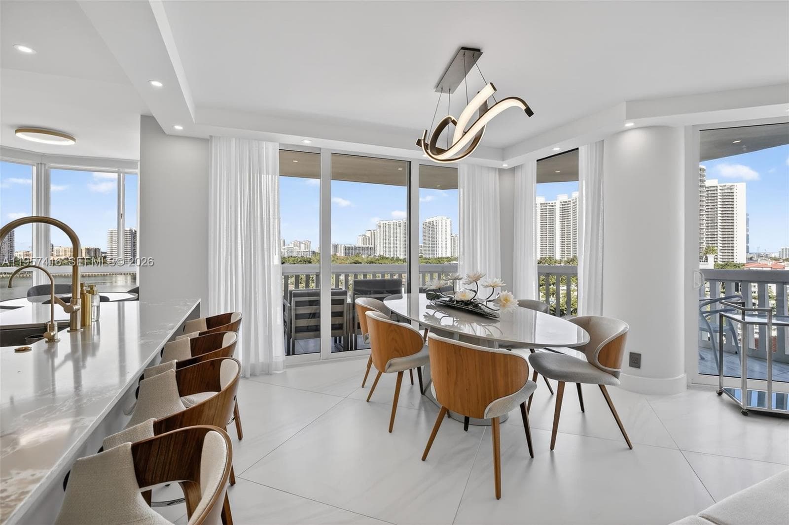 1000 W Island Blvd # 1009, Aventura FL 33160 — 4