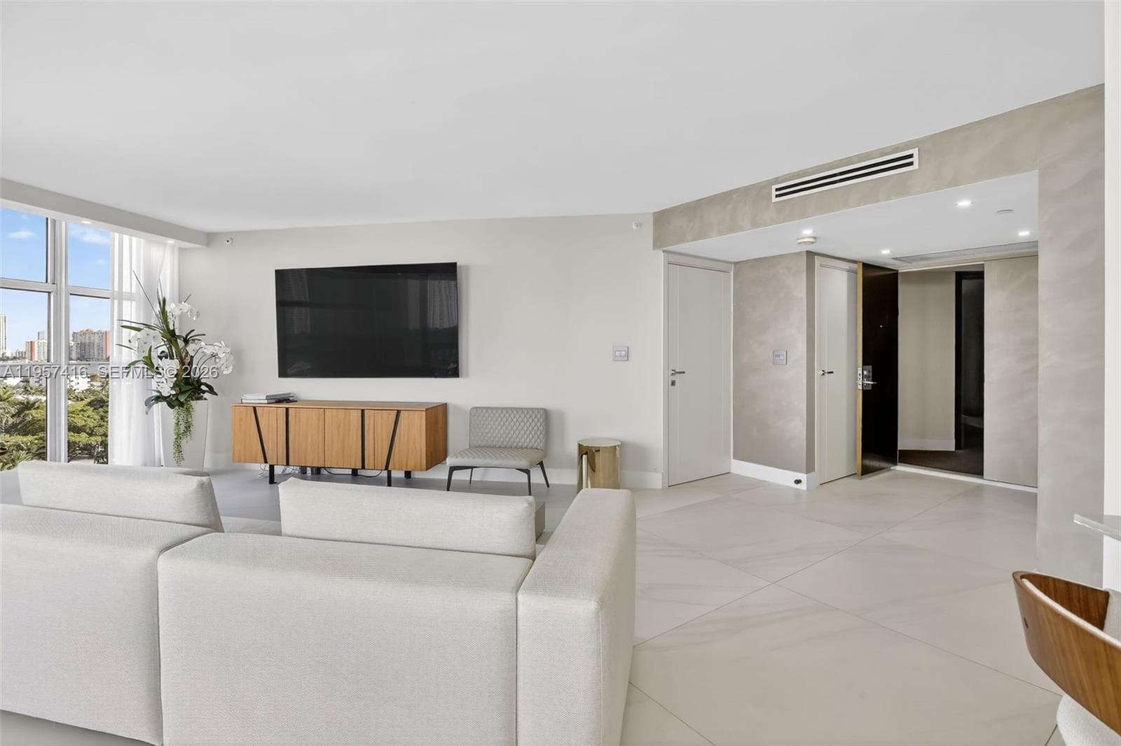 1000 W Island Blvd # 1009, Aventura FL 33160 — 8