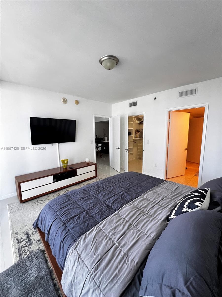 475 Brickell Ave # 4511, Miami FL 33131 — 27