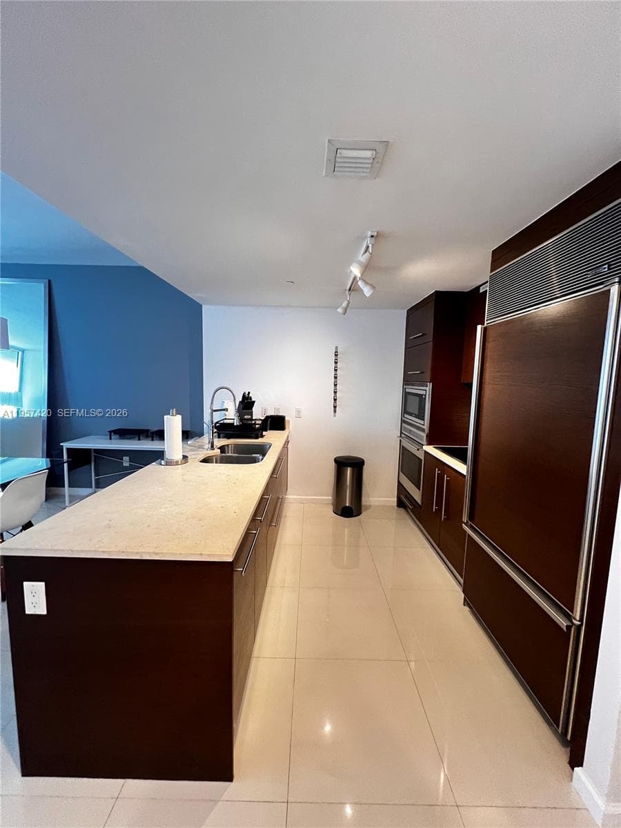 475 Brickell Ave # 4511, Miami FL 33131 — 17