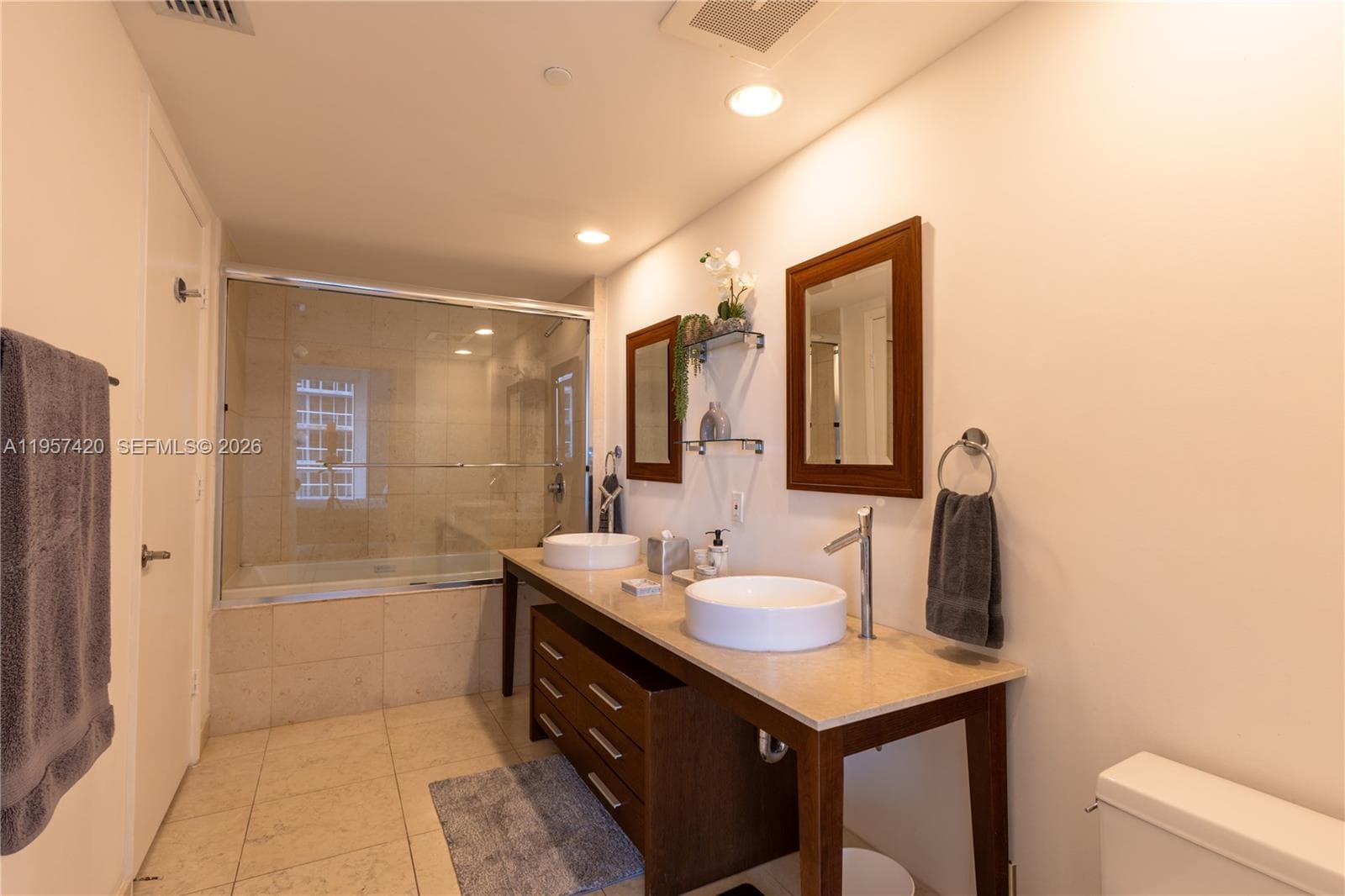 475 Brickell Ave # 4511, Miami FL 33131 — 31