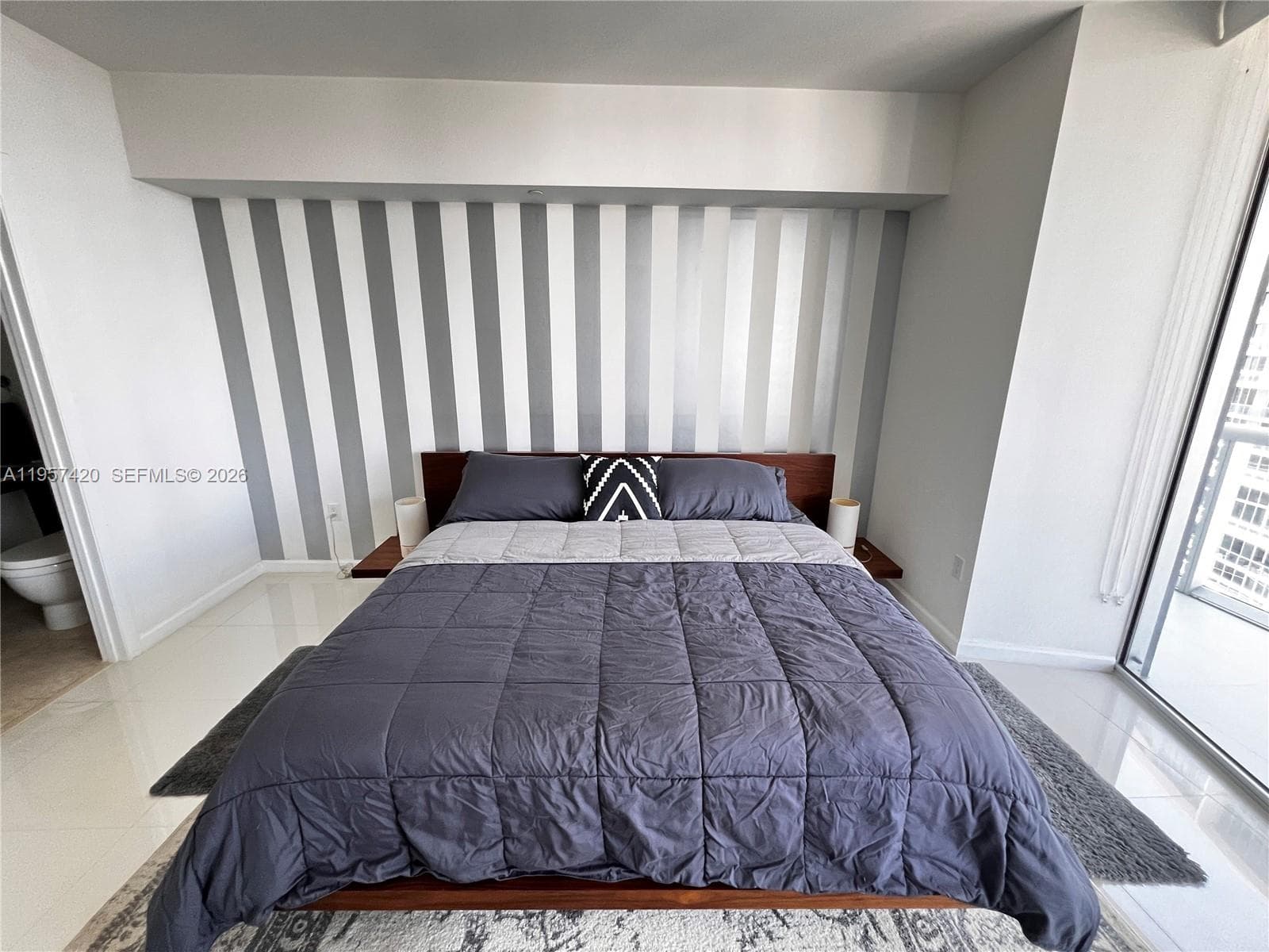 475 Brickell Ave # 4511, Miami FL 33131 — 25