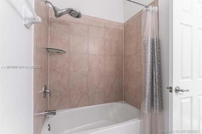 10301 W 32nd Ln, Hialeah FL 33018 — 17