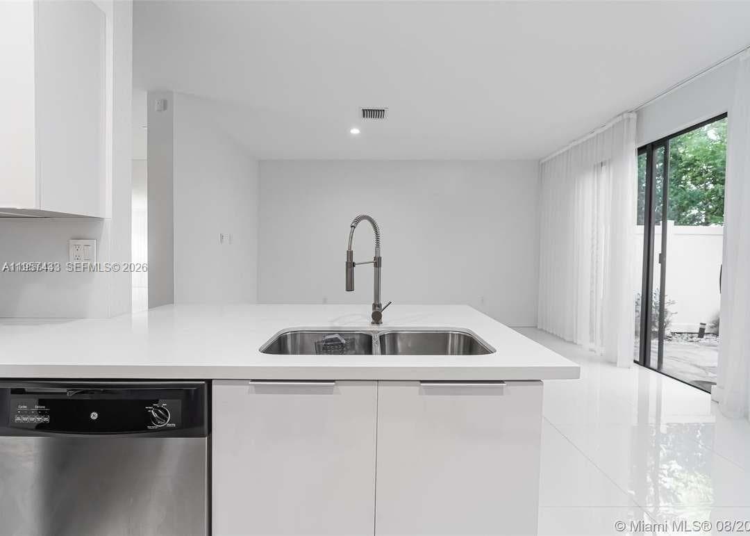 10301 W 32nd Ln, Hialeah FL 33018 — 10