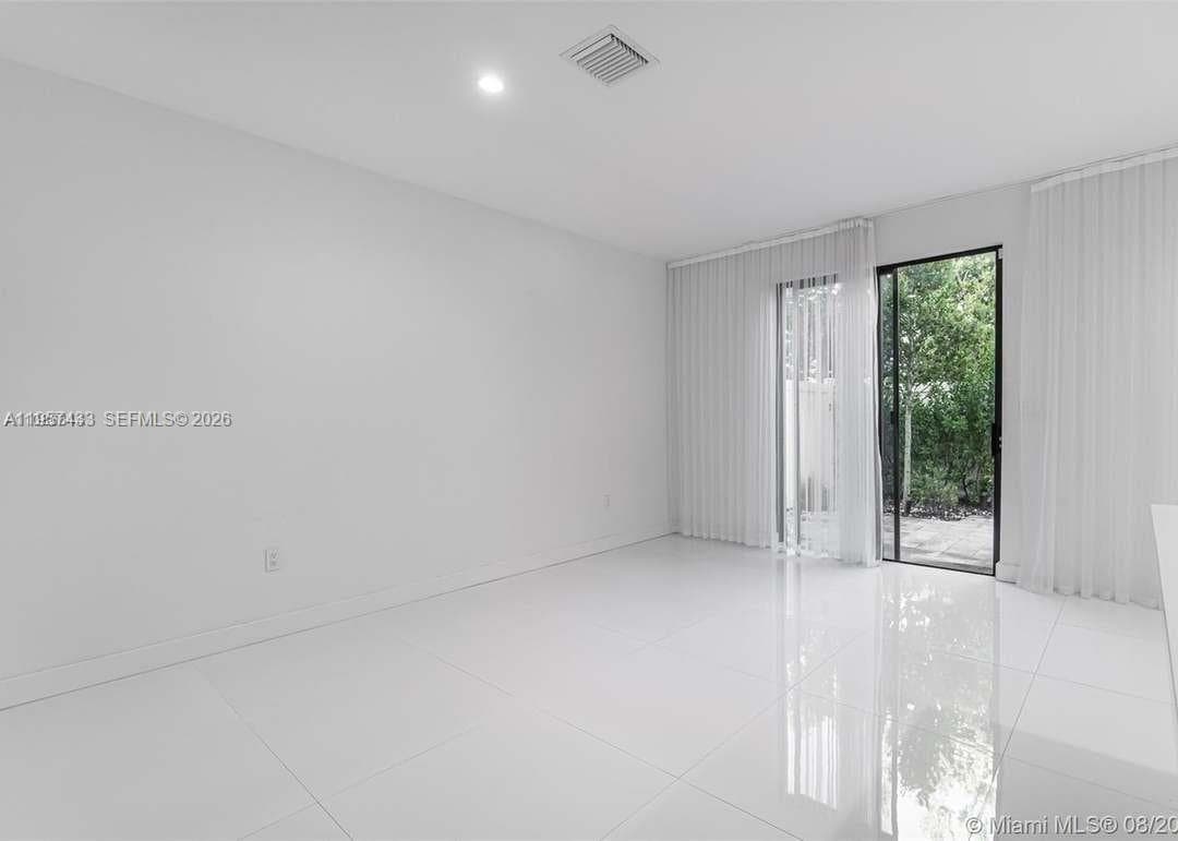 10301 W 32nd Ln, Hialeah FL 33018 — 8