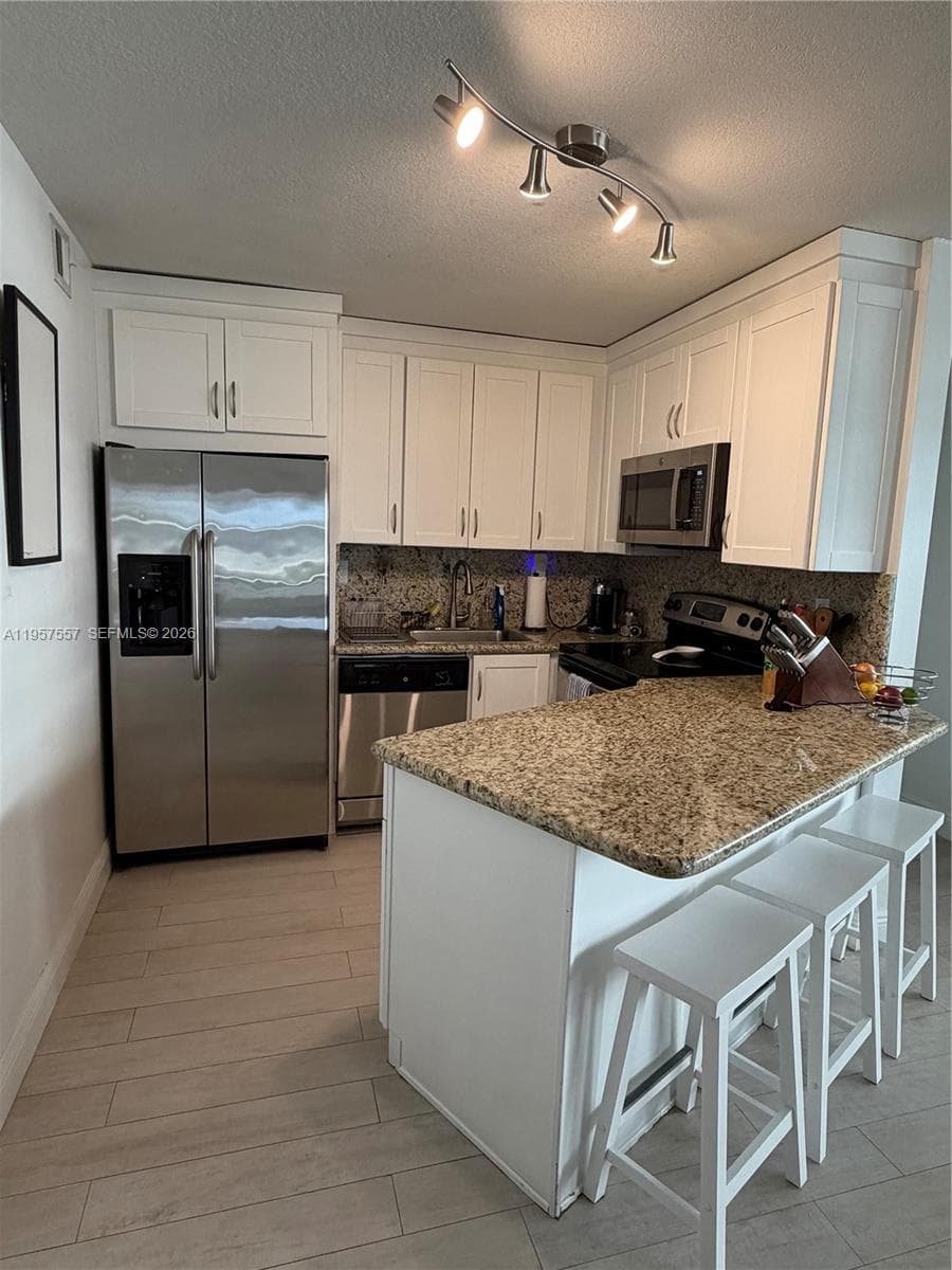 5845 Collins Ave # 106, Miami Beach FL 33140 — 2