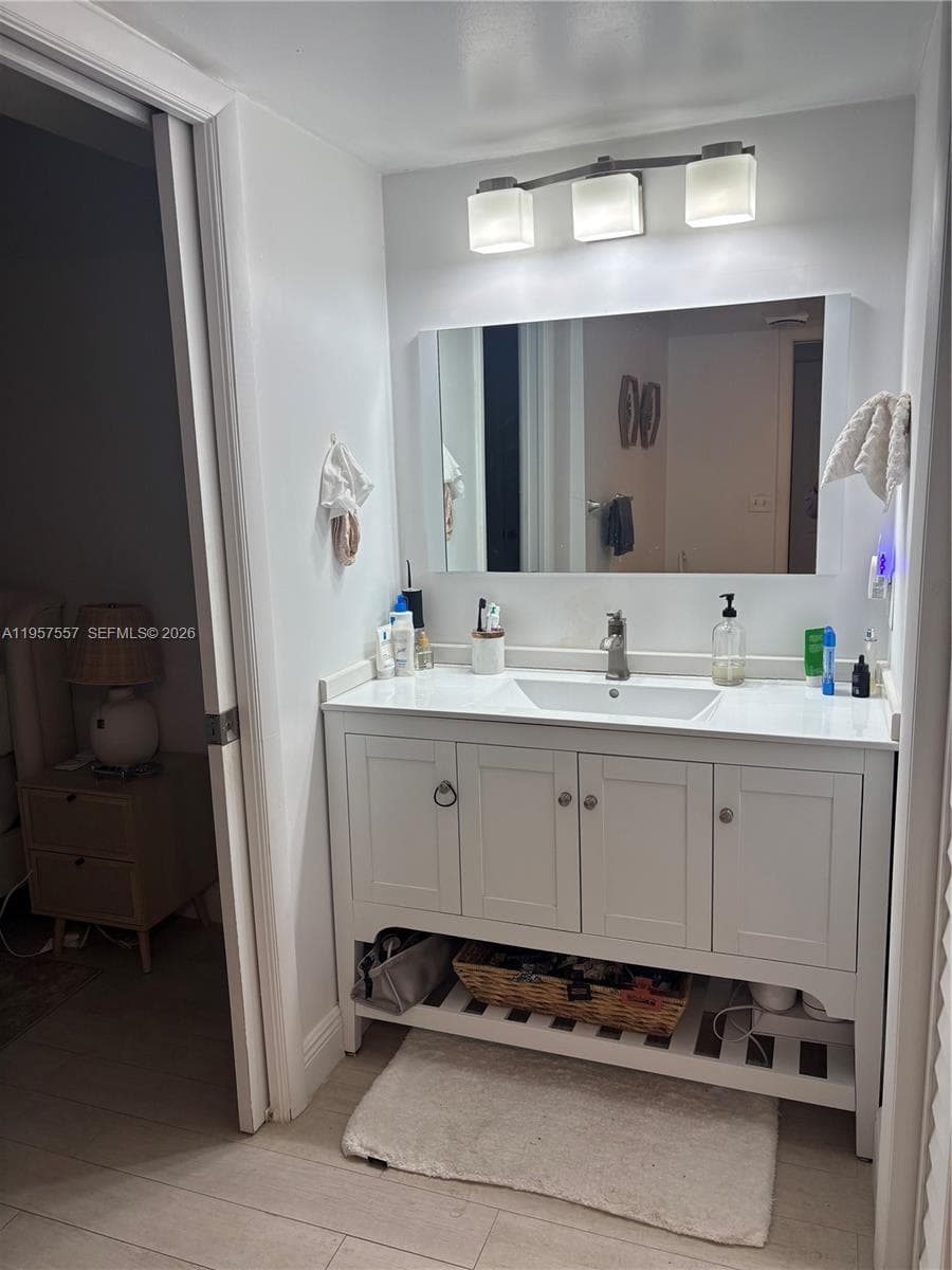 5845 Collins Ave # 106, Miami Beach FL 33140 — 6