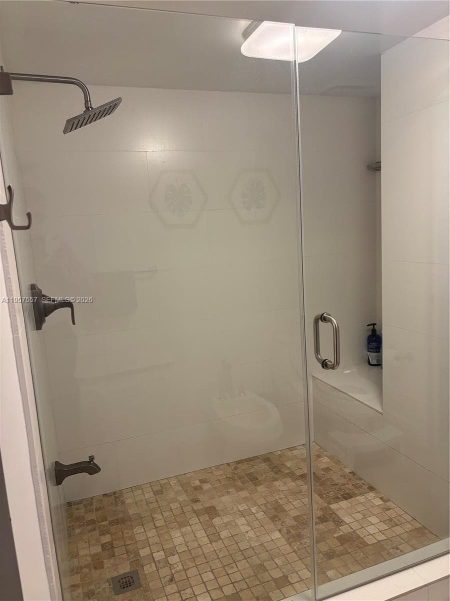 5845 Collins Ave # 106, Miami Beach FL 33140 — 7