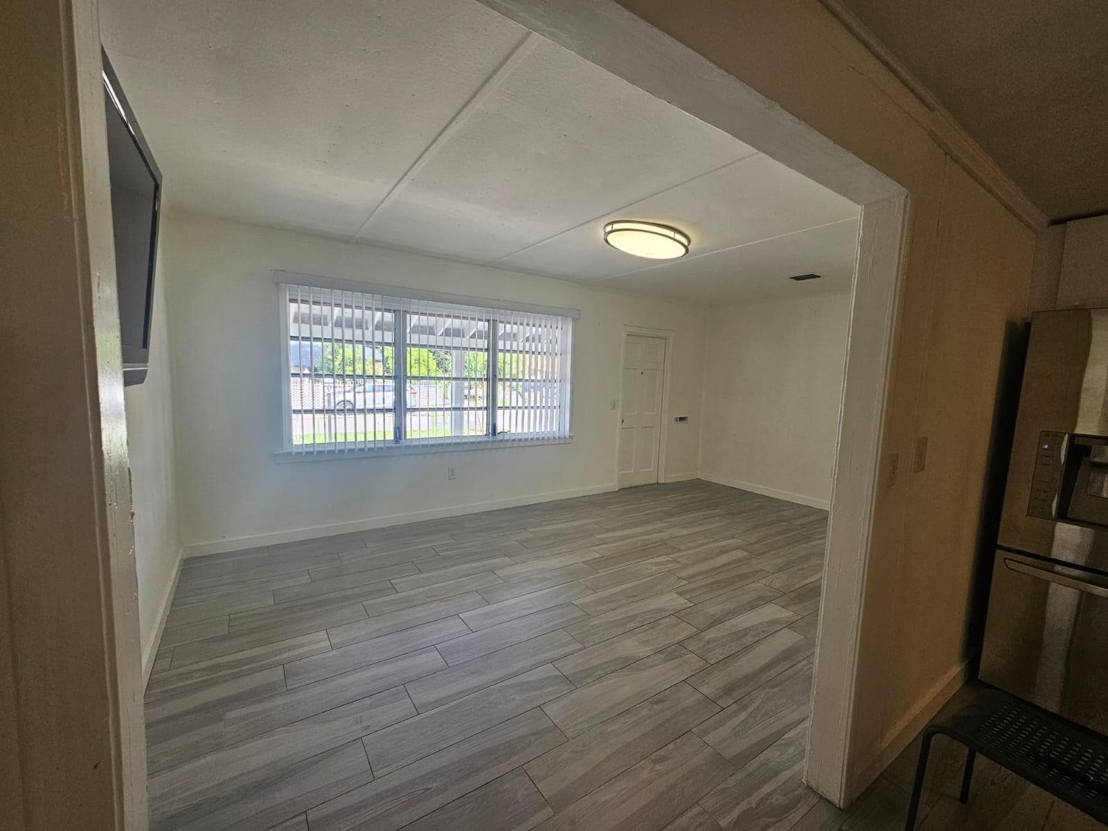 3500 NW 12th Street, Miami FL 33125 — 6
