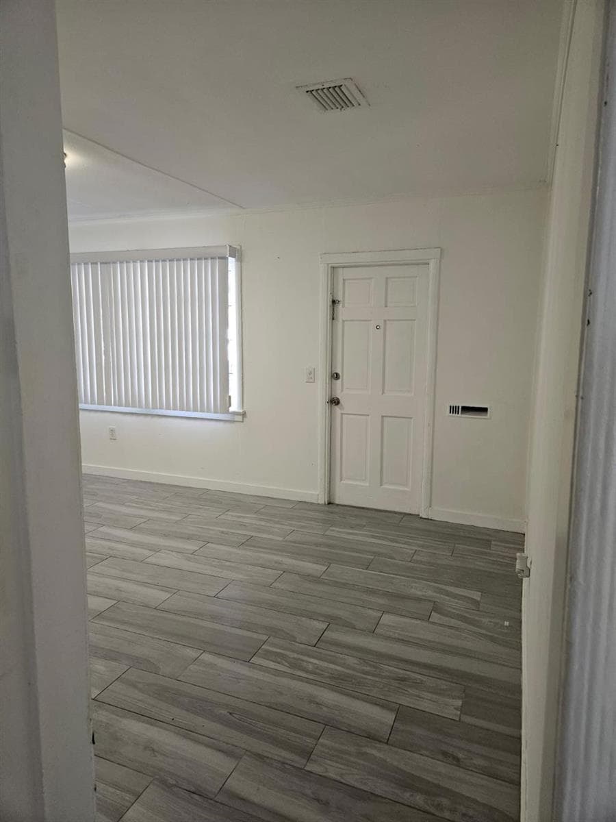 3500 NW 12th Street, Miami FL 33125 — 7