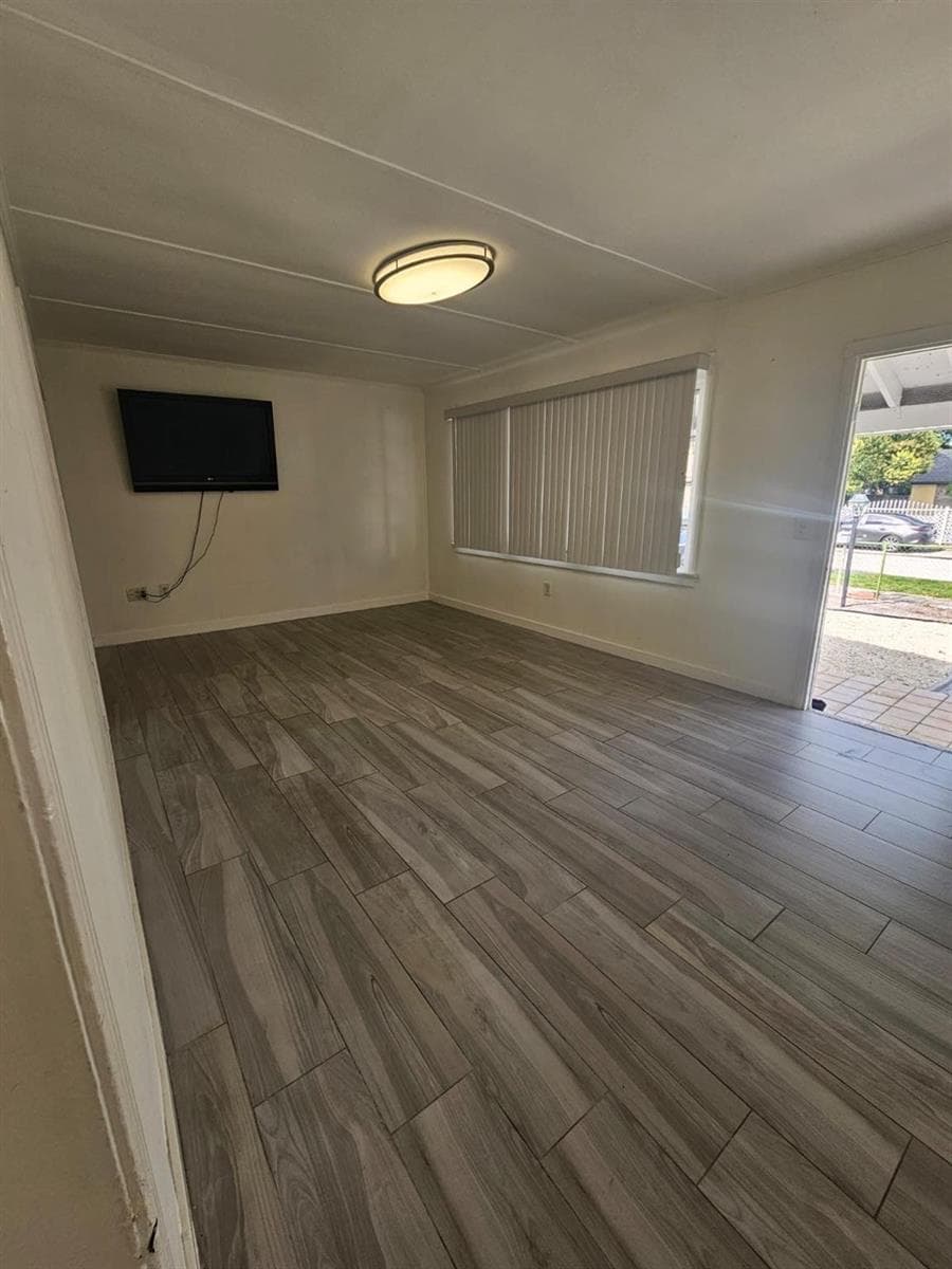 3500 NW 12th Street, Miami FL 33125 — 5