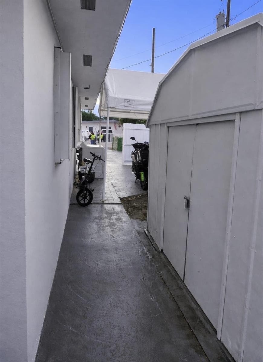 3500 NW 12th Street, Miami FL 33125 — 24
