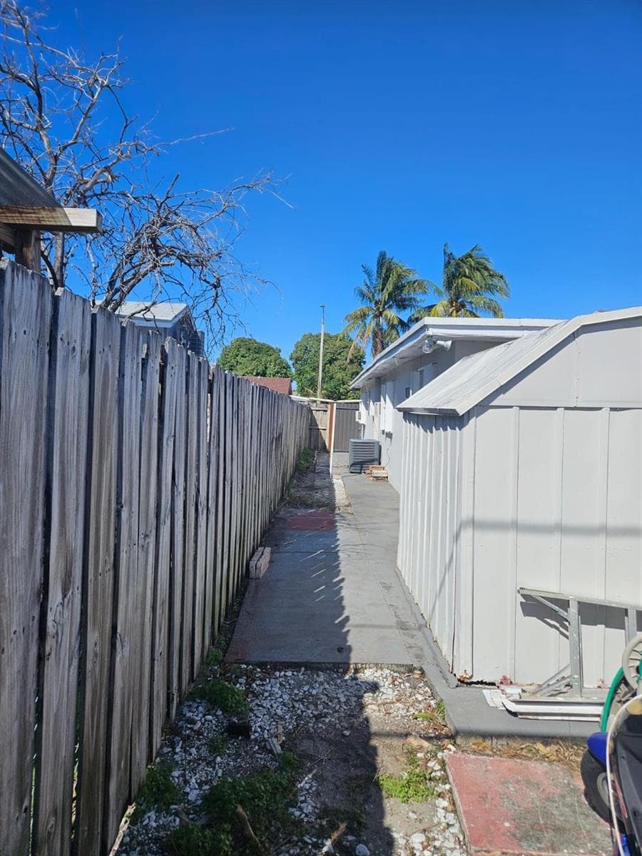 3500 NW 12th Street, Miami FL 33125 — 34