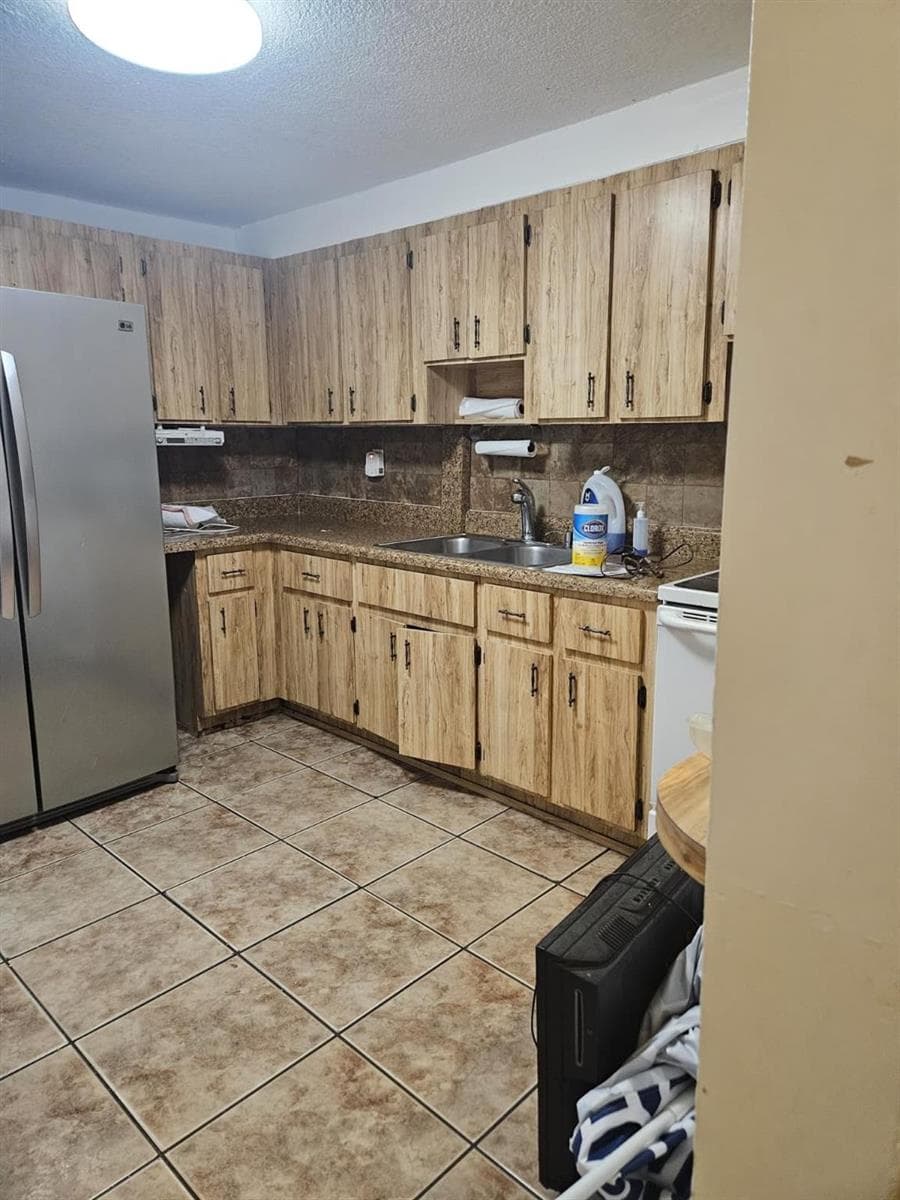 3500 NW 12th Street, Miami FL 33125 — 10